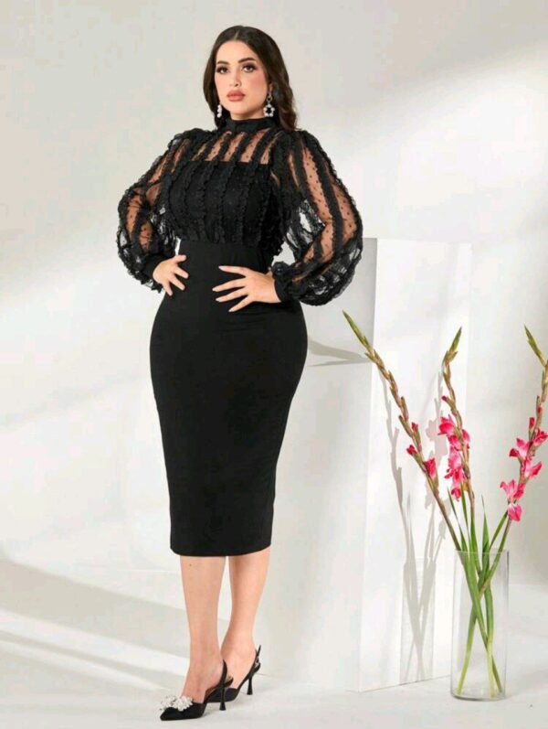 SHEIN Modely رمضان فستان سهرة طويل ضيق الجسم، بمنطقة الرقبة الامامية المزينة بالشبكة الشفافة وأكمام فوانيس، مطوي