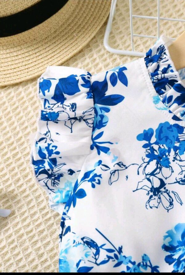 ⁦SHEIN مجموعة قميص وبنطلون بناتي مطبوع بزهور مع حواف بفتحات⁩ - الصورة ⁦2⁩