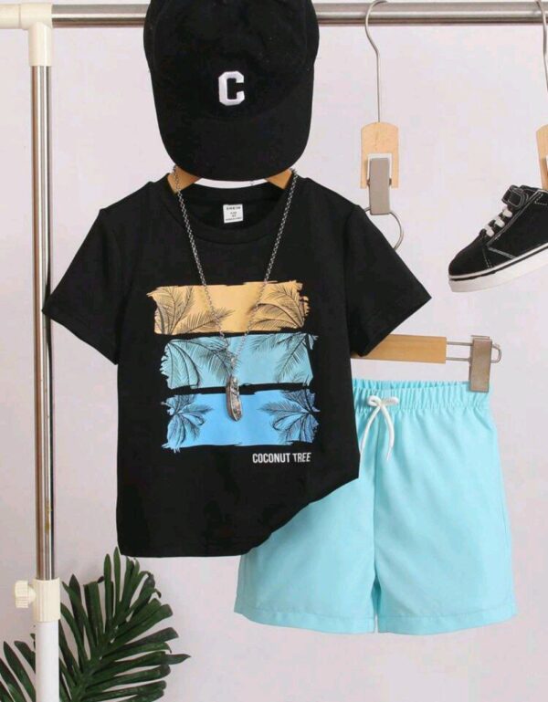 ⁦SHEIN Explorewe طقم علوي وشورت ملون بطباعة شجرة جوز الهند والحروف للصبيان الصغار⁩ - الصورة ⁦2⁩