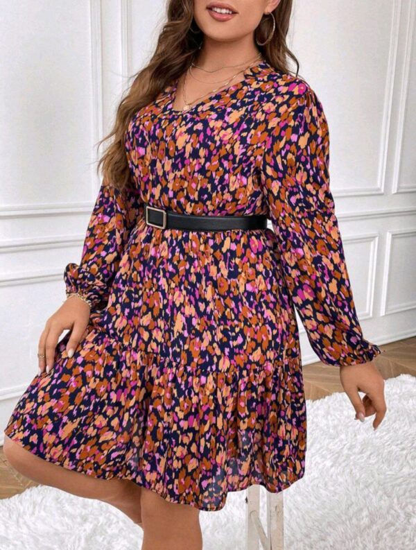 ⁦SHEIN Frenchy فستان طباعة شامل أكمام فانوس بدون حزام مقاس كبير⁩ - الصورة ⁦4⁩