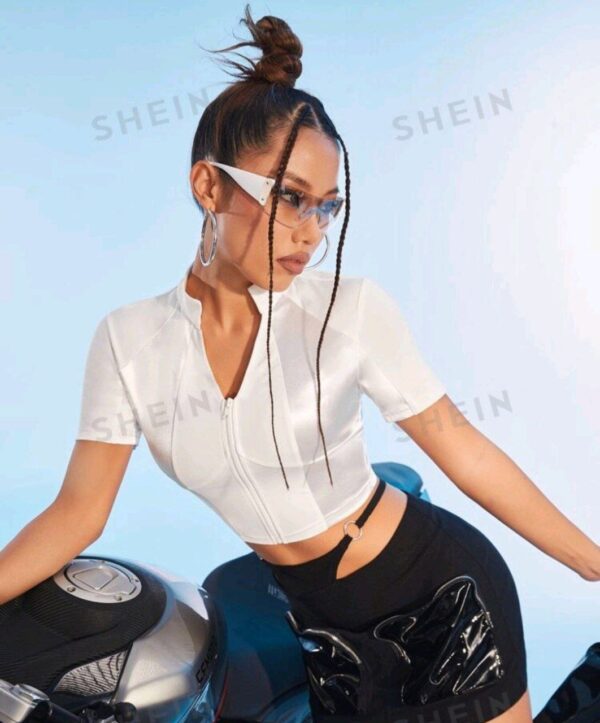 ⁦Slaydiva تي شيرت نسائية مضفر برقبة قصيرة صحيح أساسي لبس كاجوال أنيق، بتصميم رياضي، أبيض اللون⁩ - الصورة ⁦3⁩