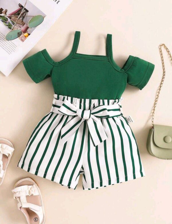 SHEIN فتاة رضيعة 3 قطع/طقم، حذاء كامي أخضر عصري مع بذلة سروال مخطط للارتداء اليومي، الربيع والصيف