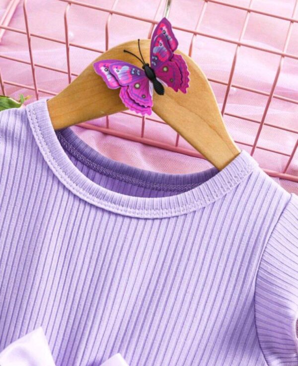 ⁦SHEIN Vintaside Kids فستان قطعة واحدة للبنت الصغيرة من الحرير بطبعة زهرية وأكمام قصيرة برقبة كشكش بنفسجي وأبيض مريح وعادي، مناسب لرحلات الصيف والخارج⁩ - الصورة ⁦6⁩