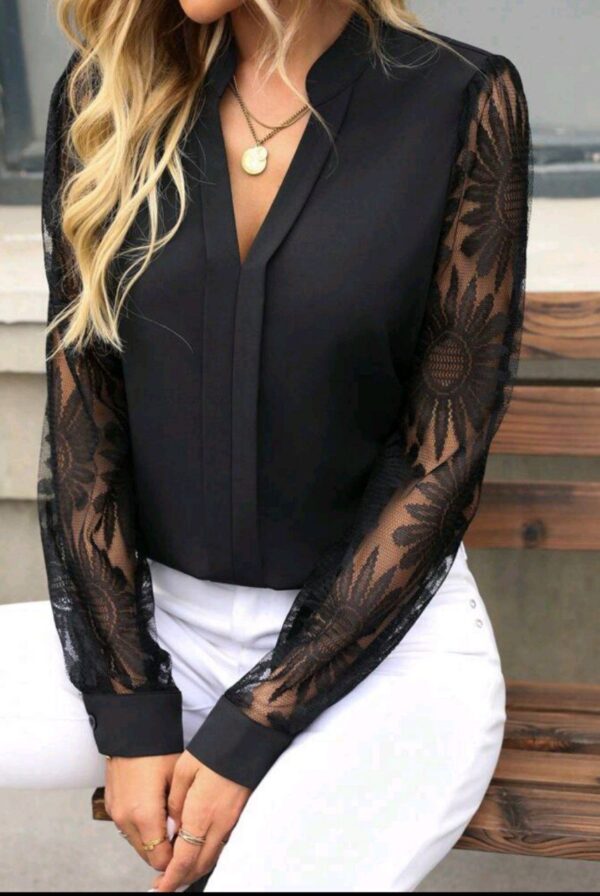 ⁦SHEIN Clasi قميص نسائي أنيق منقوش بنقشة زهرة دوار بلون أساسي وتصميم رقعة من الدانتيل، مناسب للخريف والشتاء⁩ - الصورة ⁦3⁩